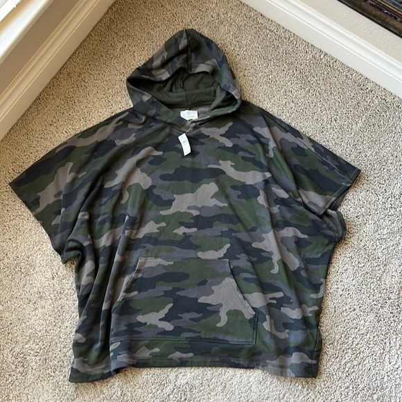 NWT Aerie Offline Camo Poncho style pullover - Picture 1 of 5